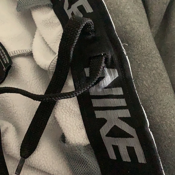 Nike. Dry-fit Sweatpants. Great condition. Size:Medium - Picture 5 of 5